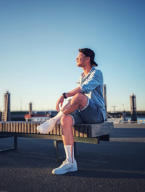 NBA：客场险胜 勇士队107-104活塞队.